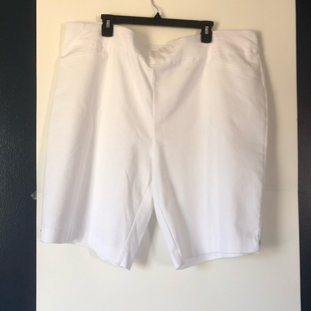 NWT Croft and Barrow Bermuda Shorts 🤍